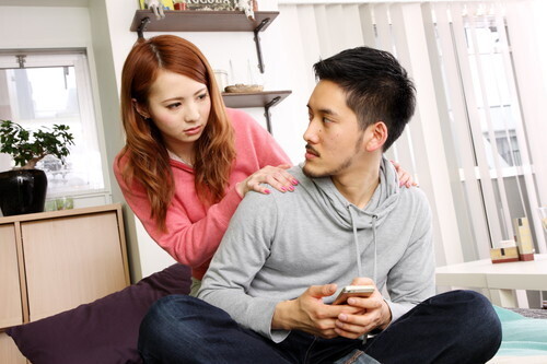 あなたの彼はいくつ当てはまる？「浮気危険度」チェック・４つ