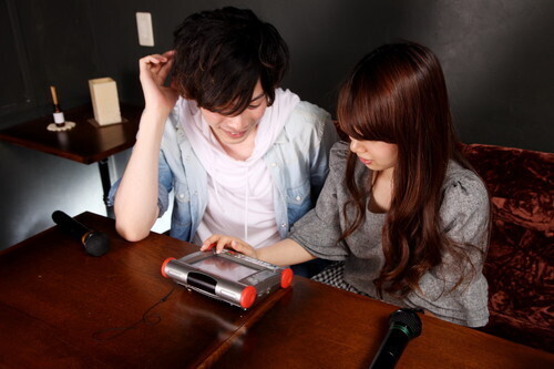 え、コレもダメ！？カラオケデートで「それだけは勘弁・・・」と思われる行動・４選