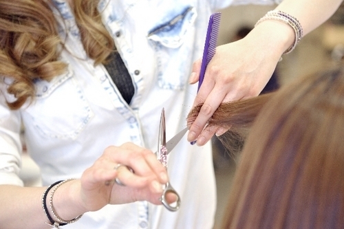 【夢占い】吉凶を占う！髪にまつわる夢４つ