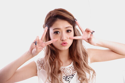 「可愛い」だけじゃ物足りない！愛され「天然ハイテンション女子」の特徴・４選