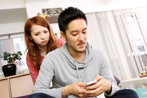 こんなにも！？やっぱり「ツイッター依存男子」と付き合わないほうがいい理由