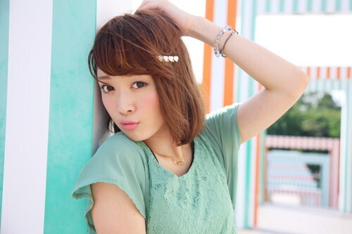 モテの追い風！突風時の「乱れ髪」のカワイイ直し方・４時