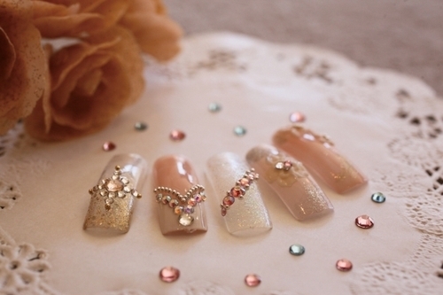 ネイリスト直伝！センス良くネイルストーンを並べるコツとバランス