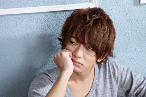 あとで怒られちゃうよ！彼氏がいる場で他の男子としちゃダメなこと・５つ