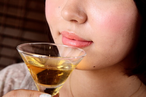 カシオレだけじゃない！女性が飲みの席で注文するとグッとくるお酒・４選