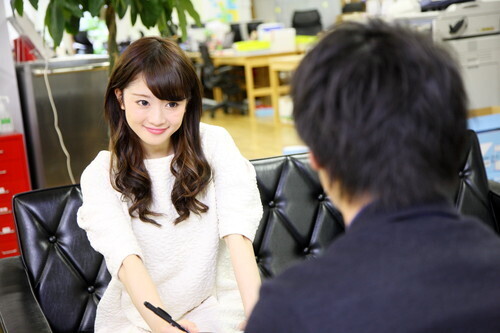 大学生って恋愛対象？社会人男性の本音、「あり」派が多数！