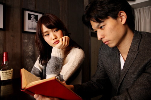 彼の家でチェックするべきなのは「本棚」！読んでいる本でわかる彼の将来性