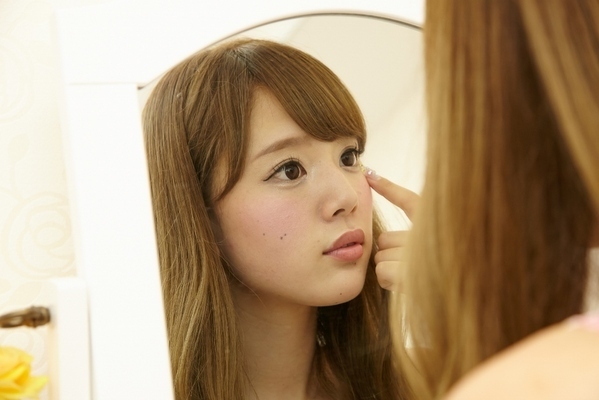 目の下のクマで目ヂカラも台無し！今日から始めたい「クマの色別・対処法」３つ