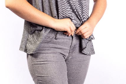 「腹肉にジッパー」！？立ってるだけでシェイプアップしちゃう方法・４つ