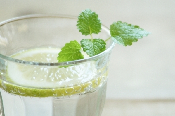 いま流行の「フレーバーウォーター」にオススメなフルーツ・４選