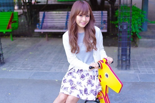 「友人に紹介」された男性から誘われるための4つの方法