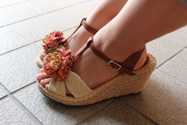 「足の裏の角質」は削り過ぎに要注意！足の裏のセルフケアポイント4つ