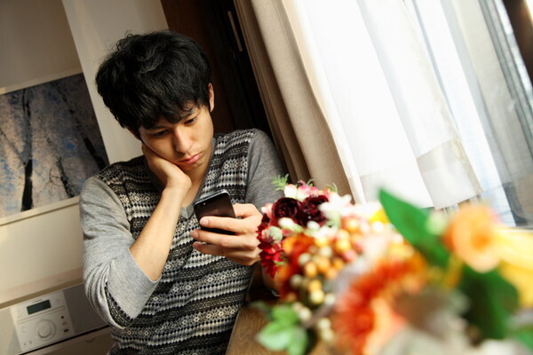 意外に見られてる？男子が彼女のツイッターを見てイラつくタイミング・５つ