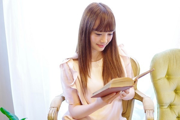 秋だし、読みモテ！男子が「この子、いいなぁ」と感じる読書女子の特徴・５つ