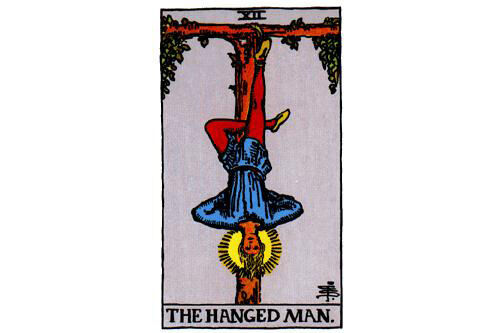 困難を乗り越えられる！『吊るされた男』のカードに秘められた恋愛に役立つメッセージ