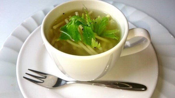 恋に効く、魔法のビューティレシピ「セロリのパスタスープ」