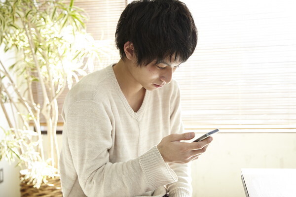 TwitterにFacebook、どう使ってる？実は彼氏が嫌がっている「SNS投稿」５選