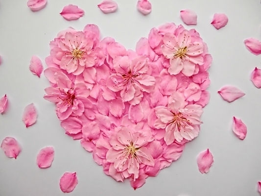 恋のトキメキはすぐそこに！？数秘術で見る「あなたの恋の始まり方」