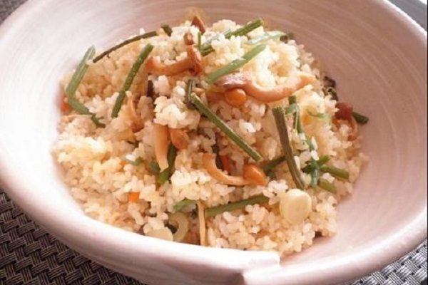 恋愛に効く魔法のレシピ「しめじと山菜の炊き込み飯」