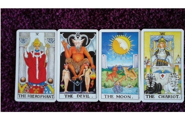 【タロット占い】美しい不倫のススメ！不倫中の彼はあなたをどう思っている？