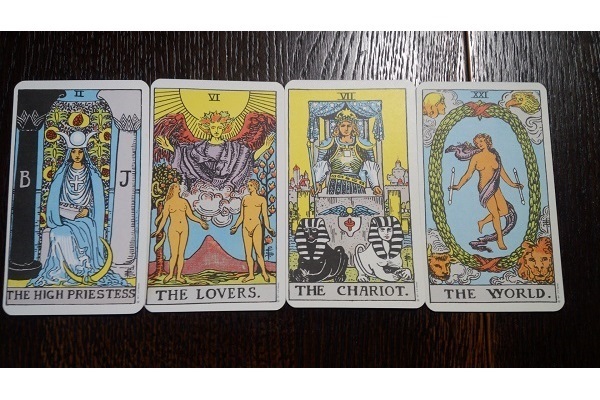 【タロット心理テスト】あなたの買い物傾向とは？