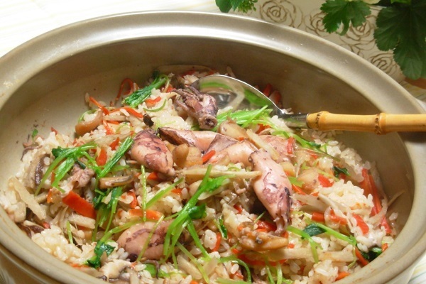 【ムーンダイエット】11月の満月和食はタウリン豊富！「海の幸の炊き込み飯」