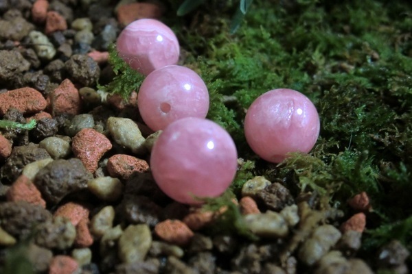 あなたの願いを叶えてくれる！効用別パワーストーン大辞典　～恋愛運～