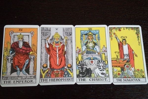 【タロット心理テスト】２０１６年にあなたが陥りやすい恋のピンチは？