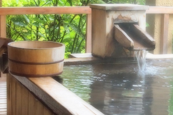 美肌温泉に入ったのになぜ？旅行中に起きやすい「オバさんハンド」の回避ポイント