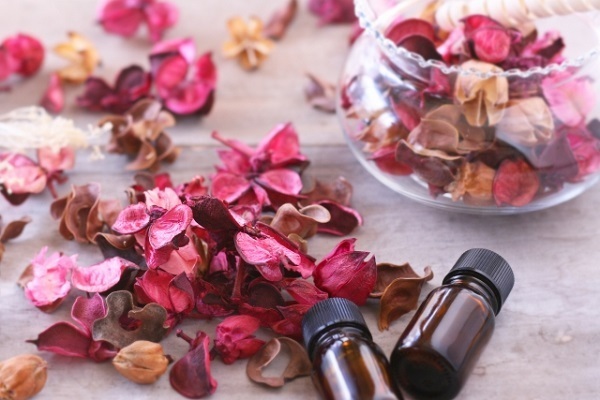 天秤座のケアポイントは「腰」！魅惑と健康の12星座アロマテラピー　