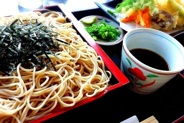 ソバの食べ方で「あなたが恋でマンネリになった時」の反応がわかる心理テスト