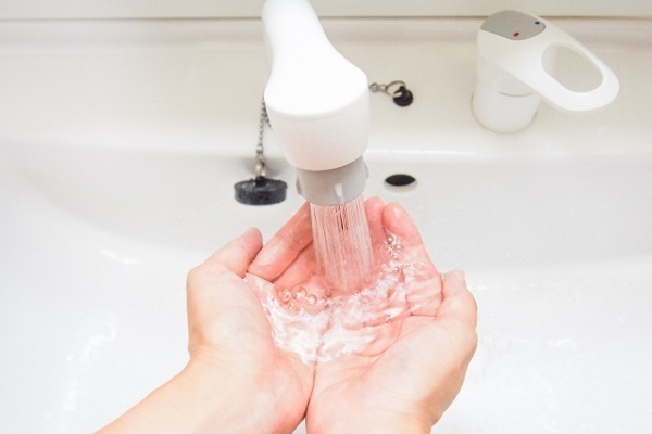 メイクしたまま寝ると…!? 「うっかり寝」が起こす肌トラブル4つ