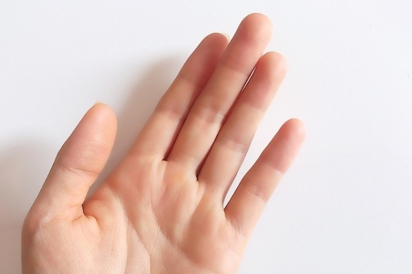 【カンタンチェック！幸せ手相占い】彼にするならこんな手相！