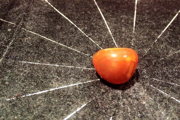 パワーストーンを置く位置でわかる あなたの恋愛チャレンジ度