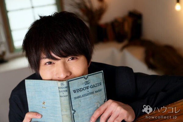 男子が本を読んでたら、このホメ言葉でイチコロ！なセリフ・５つ