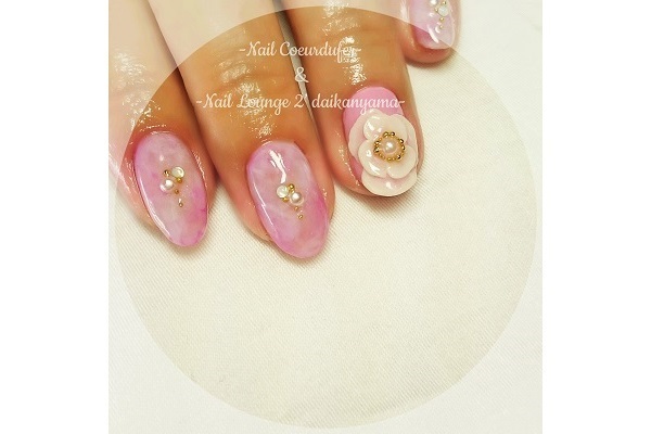 大人の「アンニュイネイル」で、目指せ、雰囲気あるオンナ！