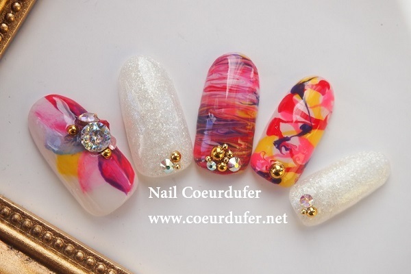 同性チェックは男子より厳しめ「ネイルを見ればその子わかる」ポイント３つ