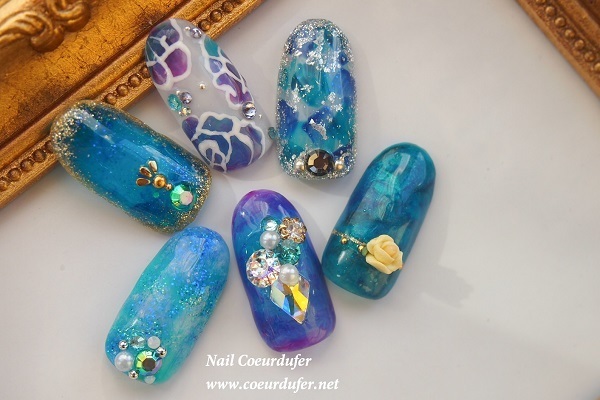 夏っぽネイルに夢中！ネイリストおすすめデザイン初級編