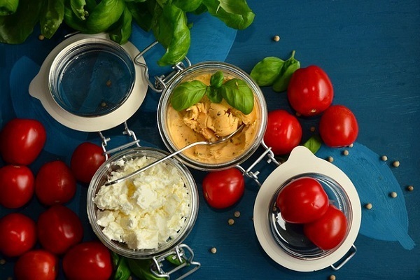 体がダル重・・・夏バテ解消に効く食材とは？