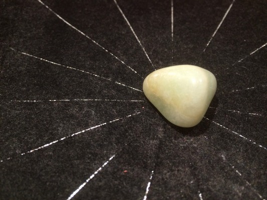 パワーストーンを置く位置でわかる あなたの恋愛お疲れ度