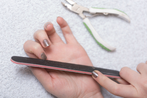 プロ並み！？手抜きに見えない、単色ネイルのコツ