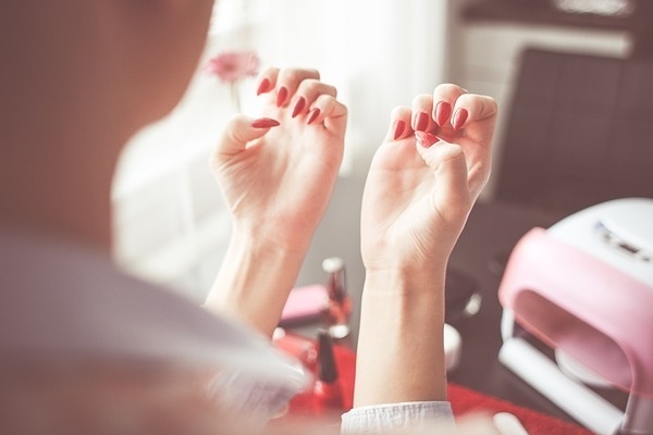 マニキュア乾燥待ちの「あっ・・・！」から卒業！早く乾かすポイントはこれでした。