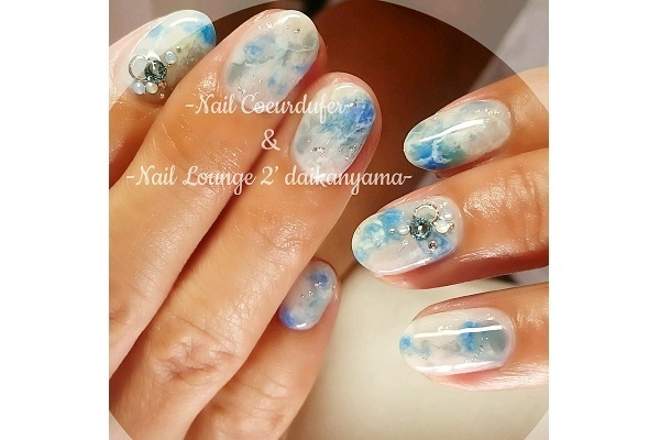 夏といえばやっぱりブルー！ 派手過ぎない「青」で夏を楽しむネイル