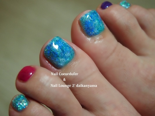 夏といえばやっぱりブルー！ 派手過ぎない「青」で夏を楽しむネイル