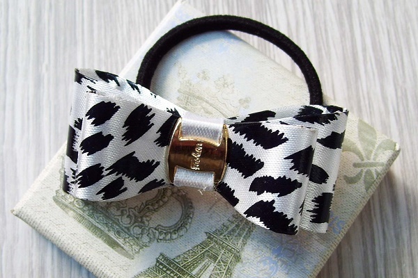 女子なら知っておきたい！基本のヘアアクセサリーの種類と使い方