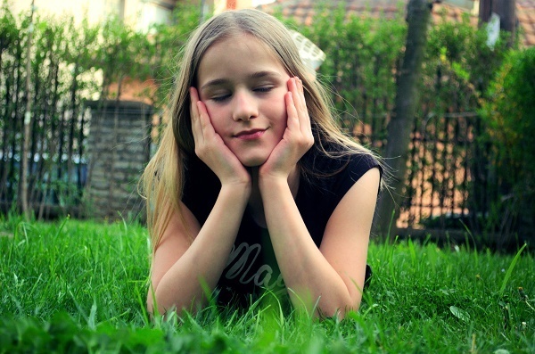 奥二重さん必見！パッチリ目にみえるアイシャドウのコツ