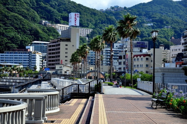 「熱海サンビーチ」なら、１日中デートが飽きずに楽しめちゃう！
