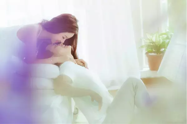 人懐っこいワンちゃんそのもの！男性ウケばつぐんな犬系女子の特徴・５選