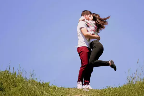 人懐っこいワンちゃんそのもの！男性ウケばつぐんな犬系女子の特徴・５選