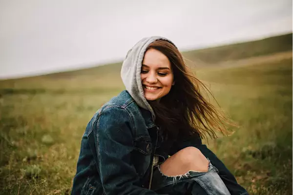 人懐っこいワンちゃんそのもの！男性ウケばつぐんな犬系女子の特徴・５選